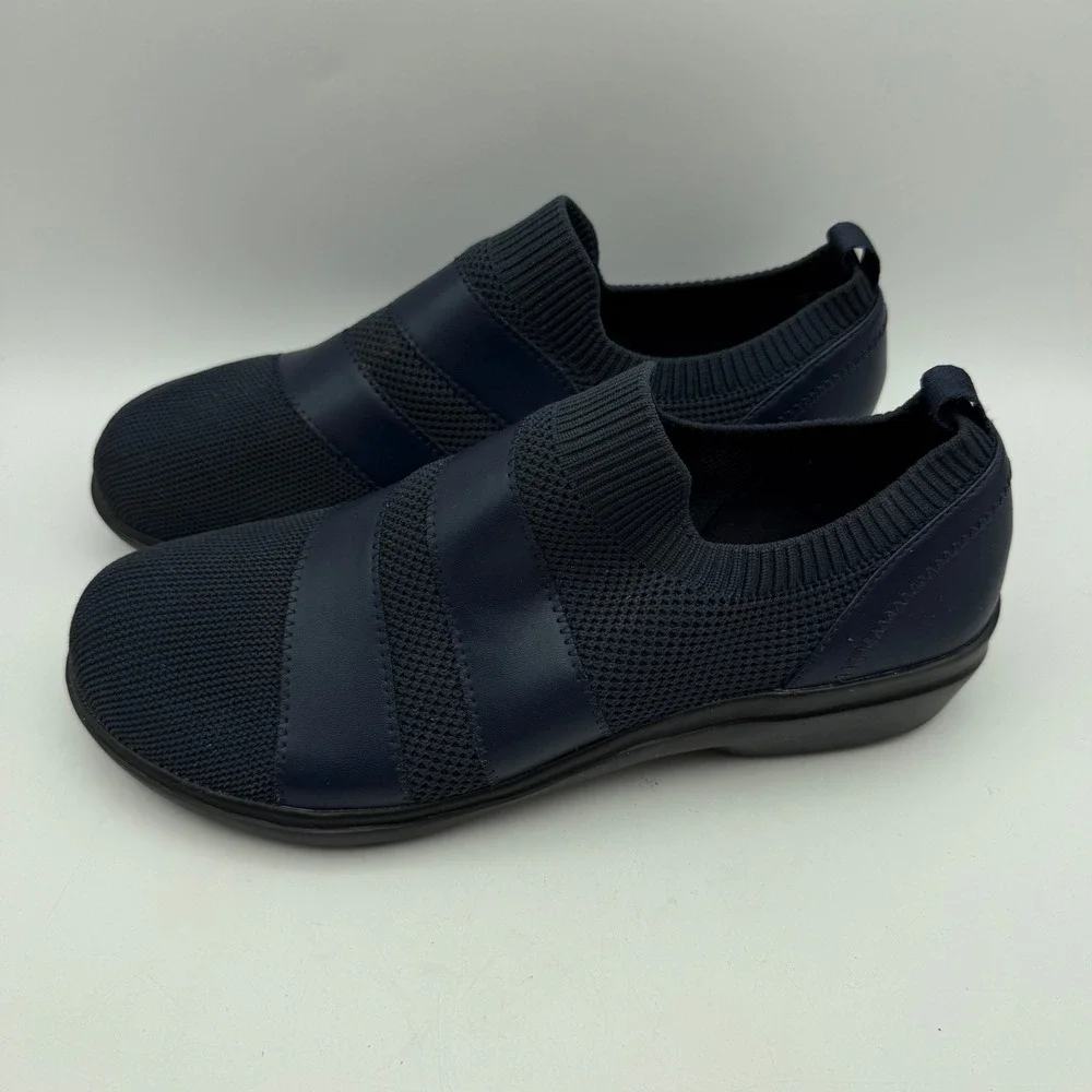 Clarks Cloudsteppers Sneakers Womens 8.5W Navy Blue Slip On Knit Casual Comfort